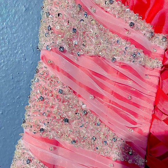 Strapless layered Crepe & tule LONG length dress, - Picture 7 of 7